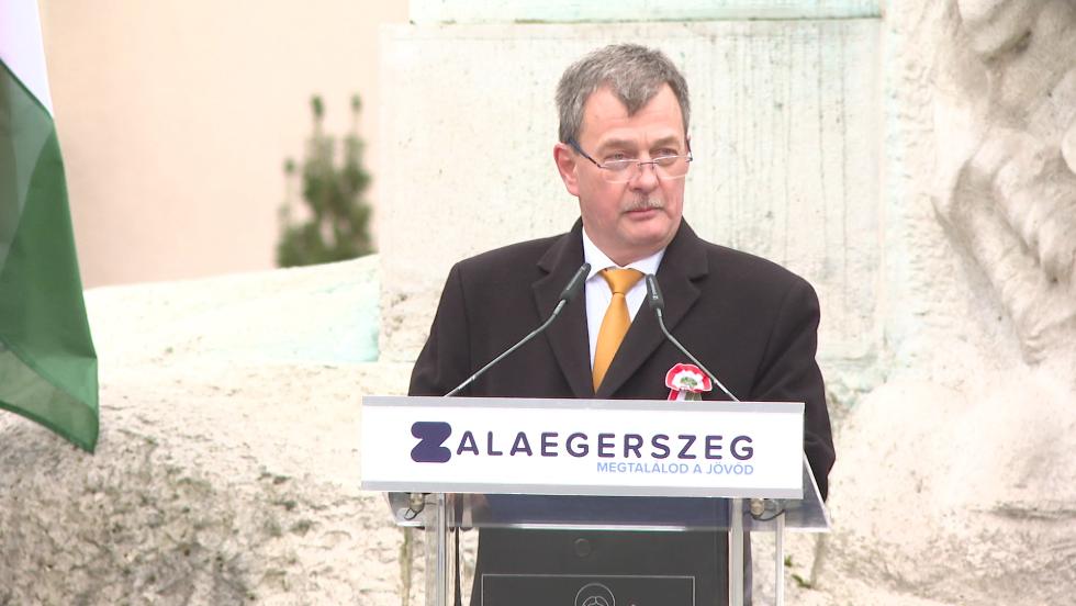 Megemlékezés a Csány téren Megemlékezés a Csány téren